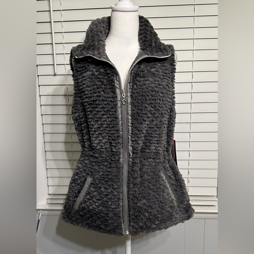 🛍️NWT Teri’s her  Reversible vest with drawstring waist Size medium, gray